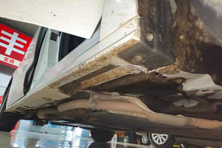 Used Toyota SIENNA 2021 2.5L Hybrid Comfort Edition Right Side Sill