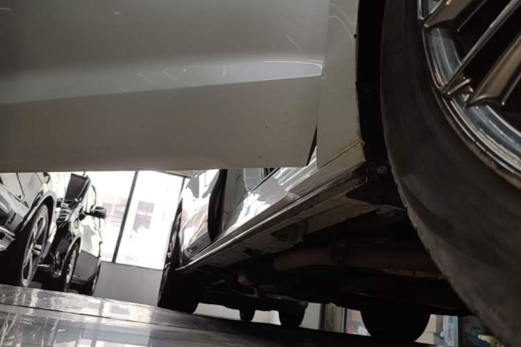 Used Toyota SIENNA 2021 2.5L Hybrid Luxury Edition Right Side Sill
