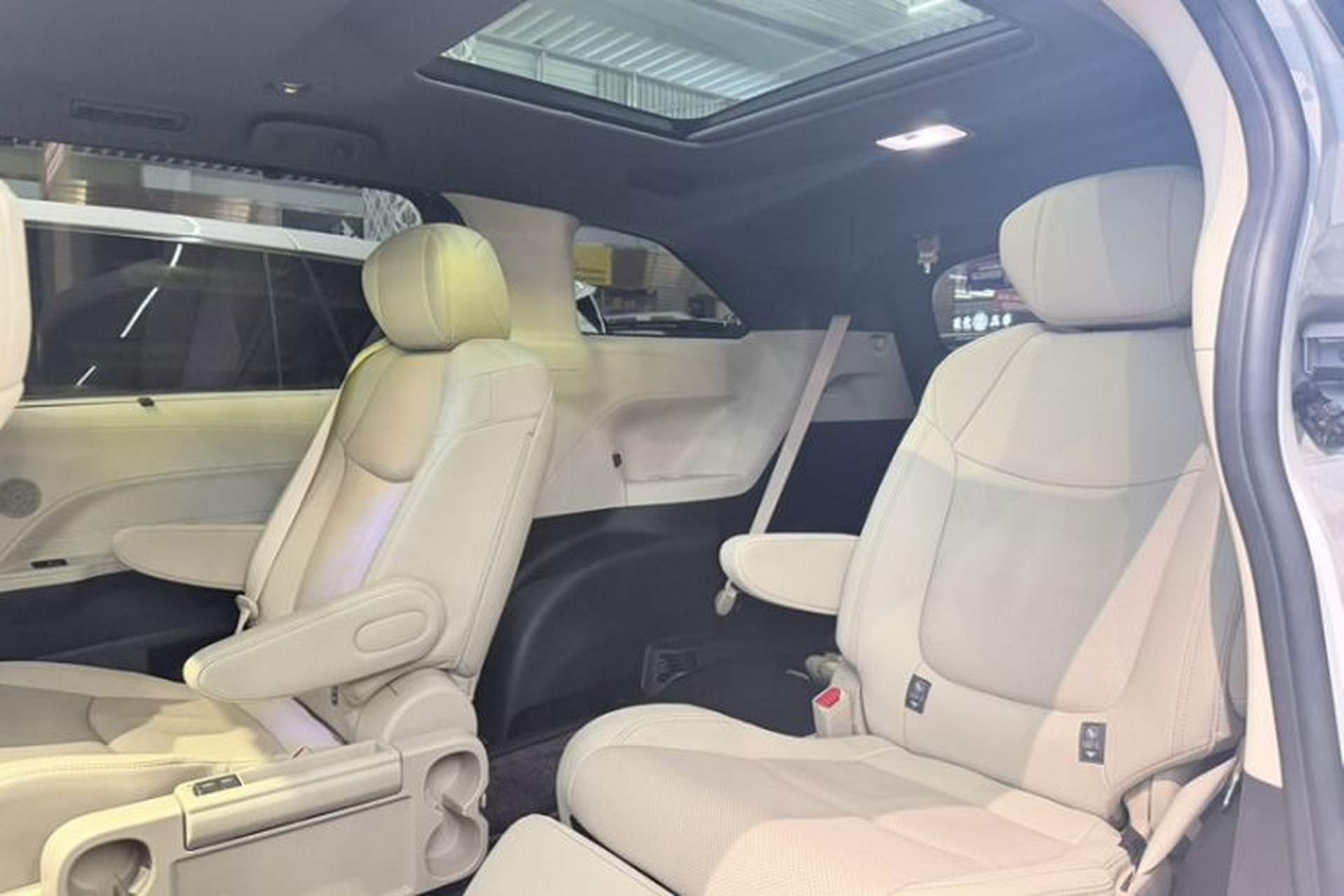 Used Toyota SIENNA 2021 2.5L Hybrid Ultimate Edition Roof