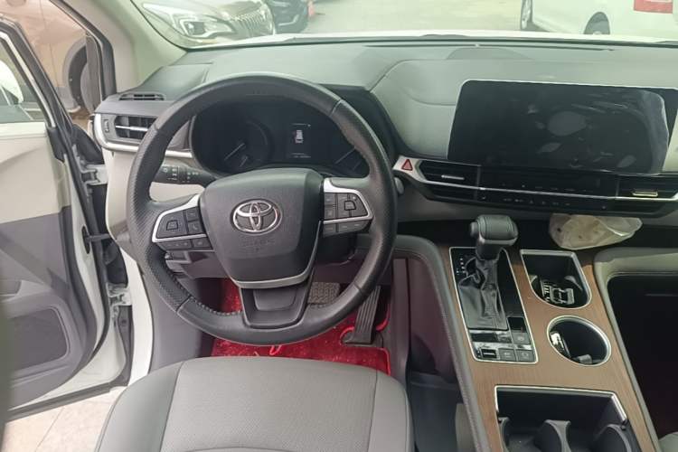 Used Toyota SIENNA 2021 2.5L Hybrid Luxury Edition Steering Wheel
