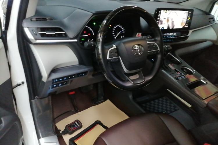Used Toyota SIENNA 2021 2.5L Hybrid Comfort Edition Steering Wheel