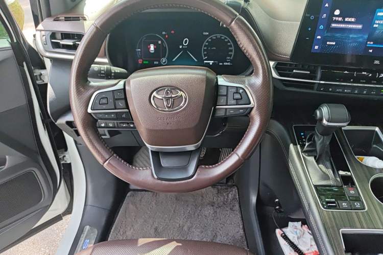 Used Toyota SIENNA 2021 2.5L Hybrid Platinum Edition Steering Wheel