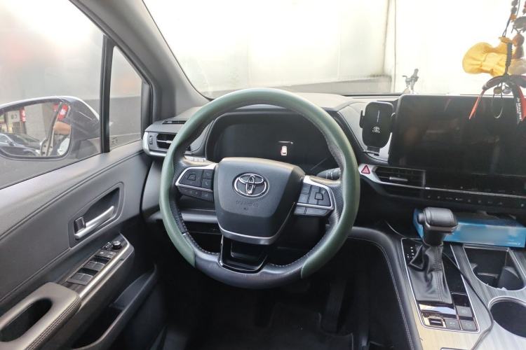 Used Toyota SIENNA 2021 2.5L Hybrid Premium Edition Steering Wheel