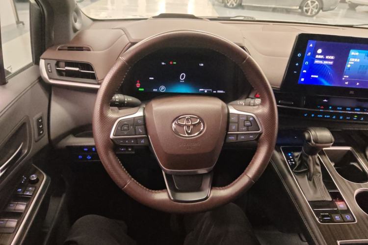 Used Toyota SIENNA 2021 2.5L Hybrid Platinum Edition Steering Wheel