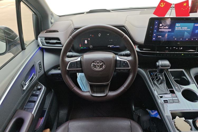 Used Toyota SIENNA 2021 2.5L Hybrid Platinum Edition Steering Wheel