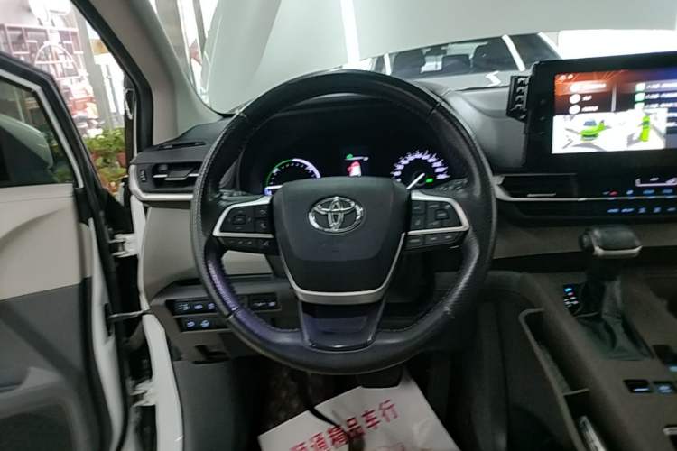 Used Toyota SIENNA 2021 2.5L Hybrid Comfort Edition Steering Wheel