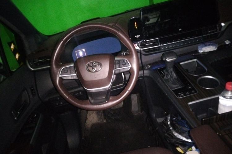 Used Toyota SIENNA 2021 2.5L Hybrid Platinum Edition Steering Wheel