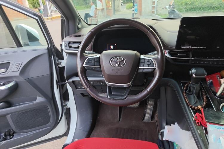Used Toyota SIENNA 2021 2.5L Hybrid Platinum Edition Steering Wheel