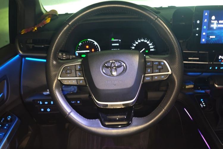 Used Toyota SIENNA 2021 2.5L Hybrid Premium Edition Steering Wheel