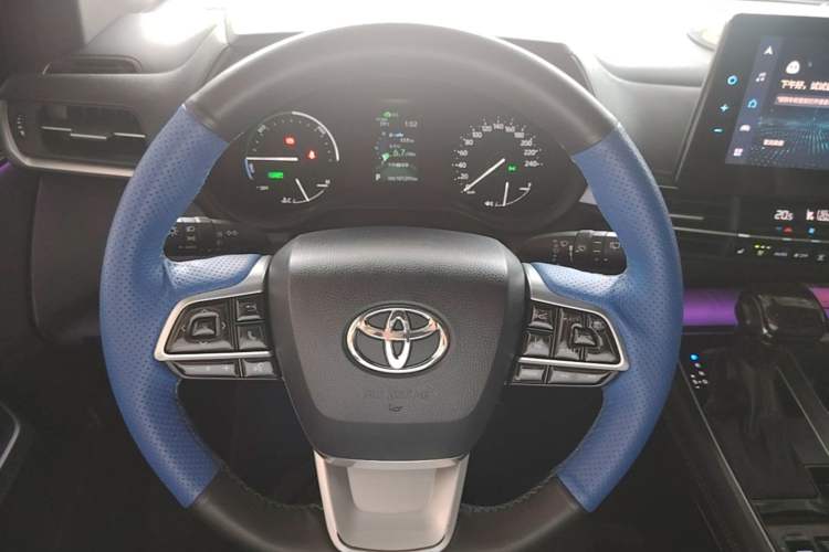 Used Toyota SIENNA 2021 2.5L Hybrid Premium Edition Steering Wheel