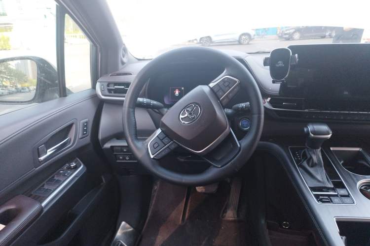 Used Toyota SIENNA 2021 2.5L Hybrid Platinum Edition Steering Wheel