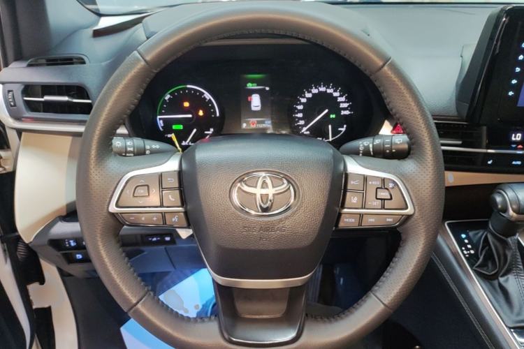 Used Toyota SIENNA 2021 2.5L Hybrid Luxury Edition Steering Wheel