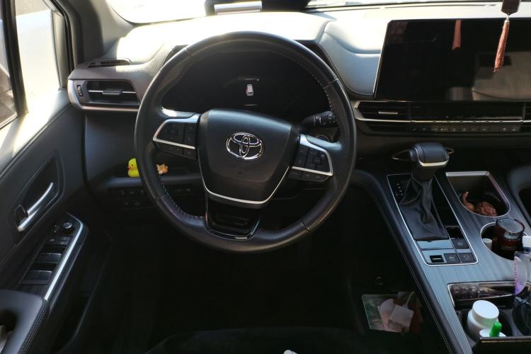 Used Toyota SIENNA 2021 2.5L Hybrid Premium Edition Steering Wheel