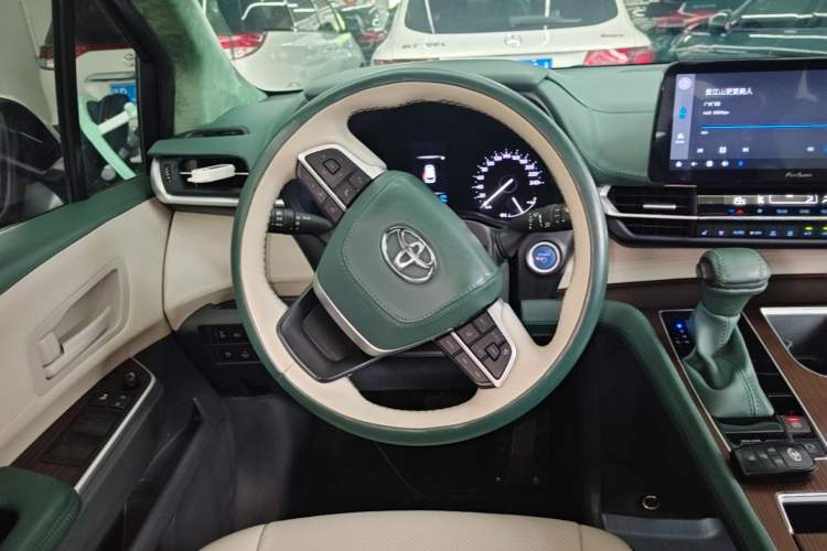 Used Toyota SIENNA 2021 2.5L Hybrid Comfort Edition Steering Wheel