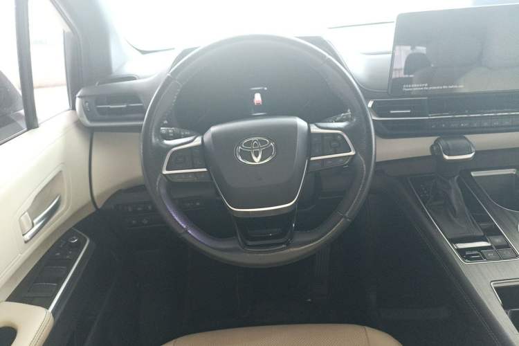 Used Toyota SIENNA 2021 2.5L Hybrid Premium Edition Steering Wheel