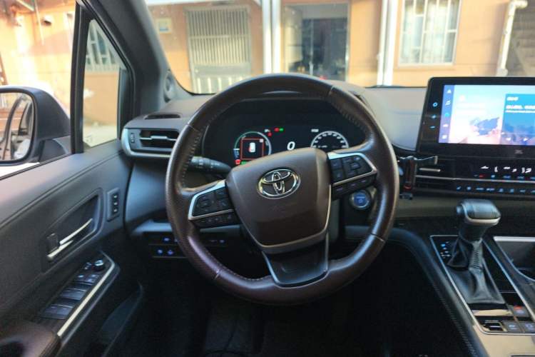 Used Toyota SIENNA 2021 2.5L Hybrid Platinum Edition Steering Wheel