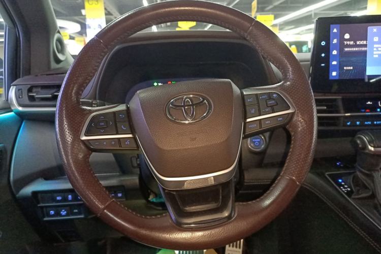 Used Toyota SIENNA 2021 2.5L Hybrid Platinum Edition Steering Wheel