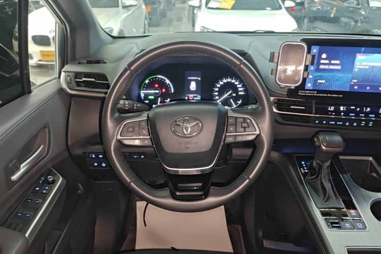 Used Toyota SIENNA 2021 2.5L Hybrid Premium Edition Steering Wheel