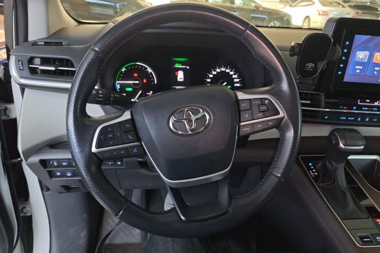 Used Toyota SIENNA 2021 2.5L Hybrid Luxury Edition Steering Wheel