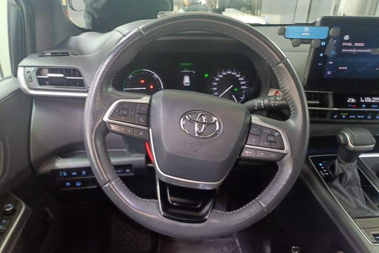 Used Toyota SIENNA 2021 2.5L Hybrid Premium Edition Steering Wheel