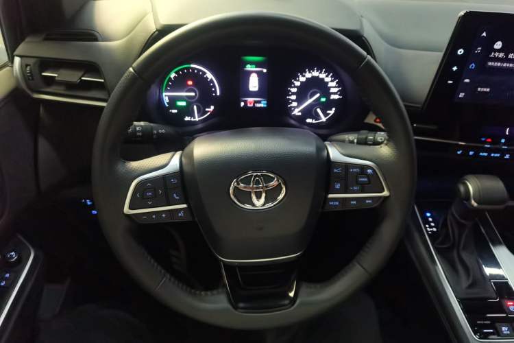 Used Toyota SIENNA 2021 2.5L Hybrid Premium Edition Steering Wheel
