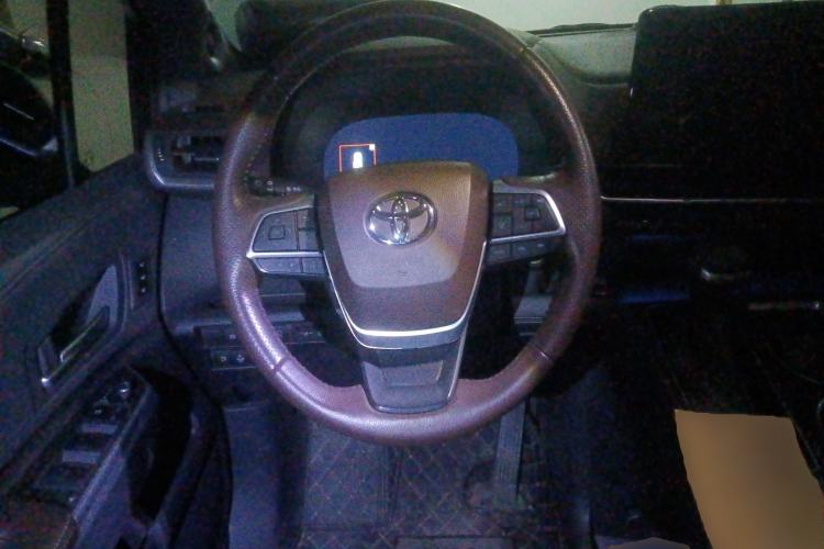 Used Toyota SIENNA 2021 2.5L Hybrid Platinum Edition Steering Wheel