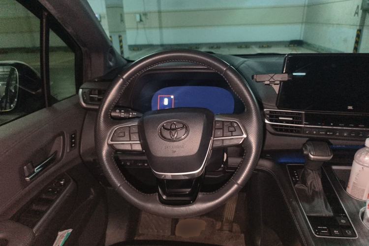 Used Toyota SIENNA 2021 2.5L Hybrid Platinum Edition Steering Wheel