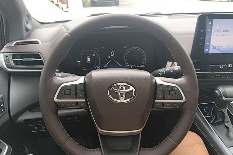 Used Toyota SIENNA 2021 2.5L Hybrid Platinum Edition Steering Wheel