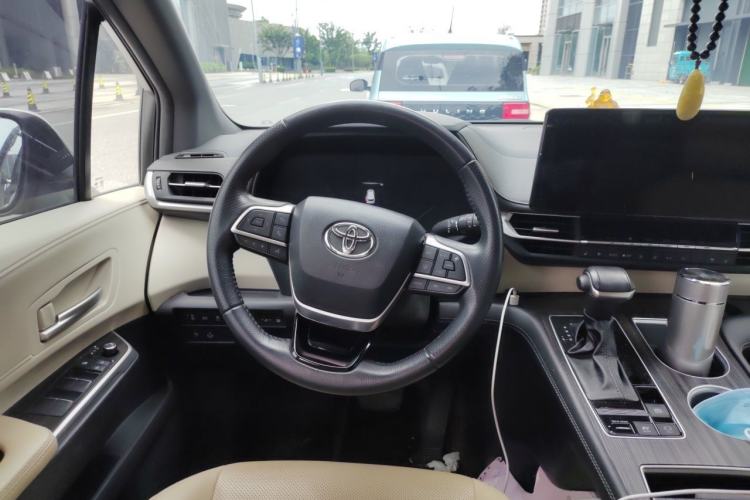 Used Toyota SIENNA 2021 2.5L Hybrid Luxury Edition Steering Wheel