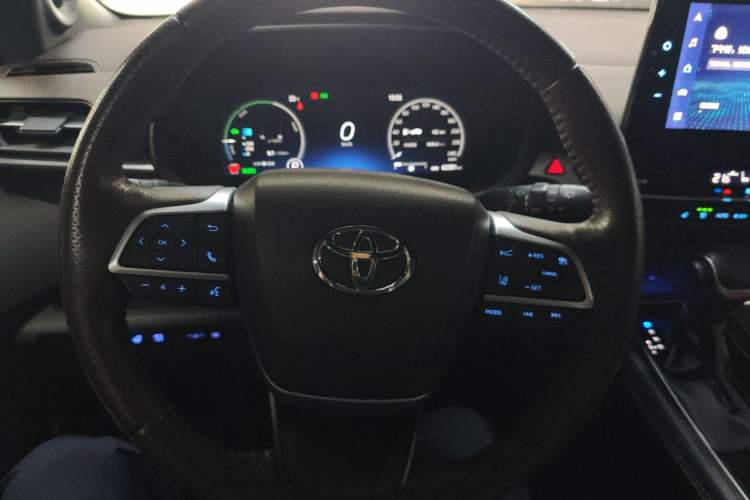 Used Toyota SIENNA 2021 2.5L Hybrid Platinum Edition Steering Wheel