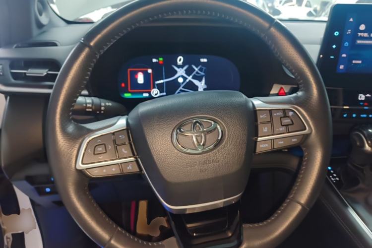 Used Toyota SIENNA 2021 2.5L Hybrid Platinum Edition Steering Wheel