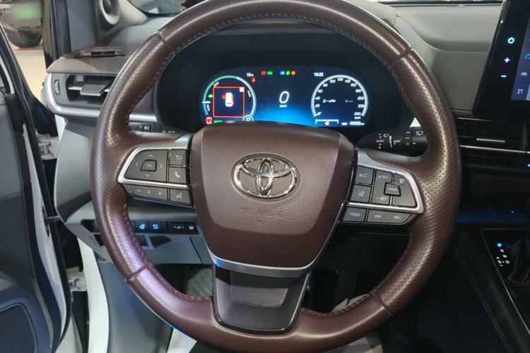 Used Toyota SIENNA 2021 2.5L Hybrid Platinum Edition Steering Wheel