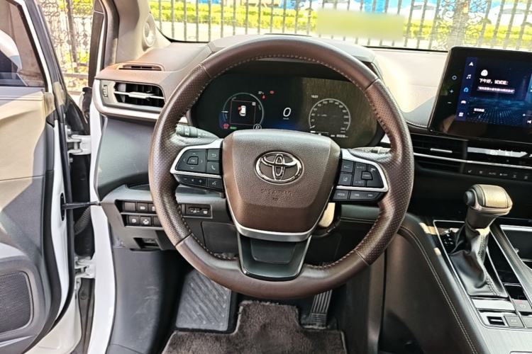 Used Toyota SIENNA 2021 2.5L Hybrid Platinum Edition Steering Wheel