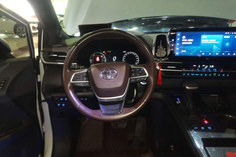 Used Toyota SIENNA 2021 2.5L Hybrid Platinum Edition Steering Wheel