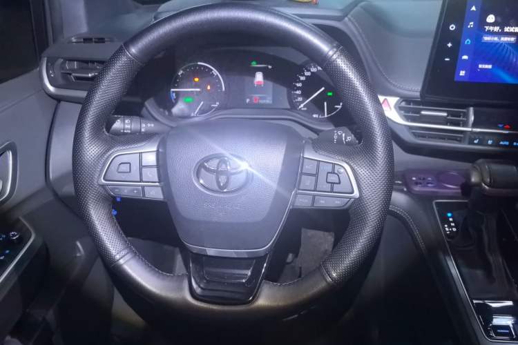 Used Toyota SIENNA 2021 2.5L Hybrid Premium Edition Steering Wheel