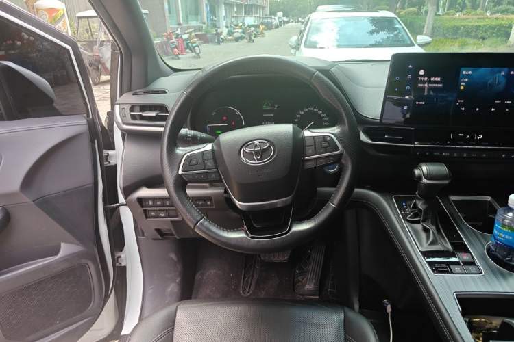Used Toyota SIENNA 2021 2.5L Hybrid Premium Edition Steering Wheel