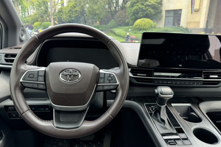 Used Toyota SIENNA 2021 2.5L Hybrid Platinum Edition Steering Wheel