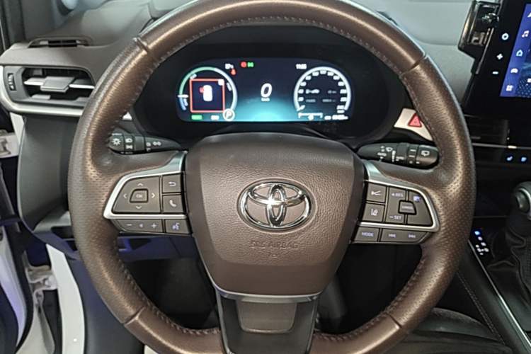 Used Toyota SIENNA 2021 2.5L Hybrid Platinum Edition Steering Wheel