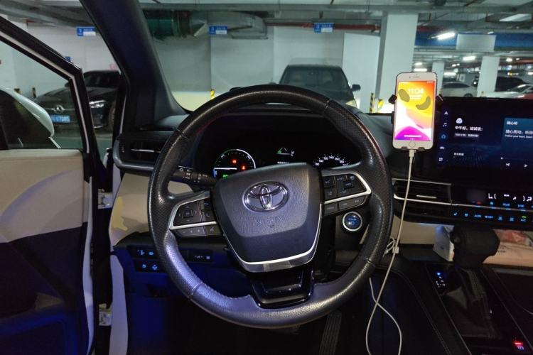 Used Toyota SIENNA 2021 2.5L Hybrid Premium Edition Steering Wheel