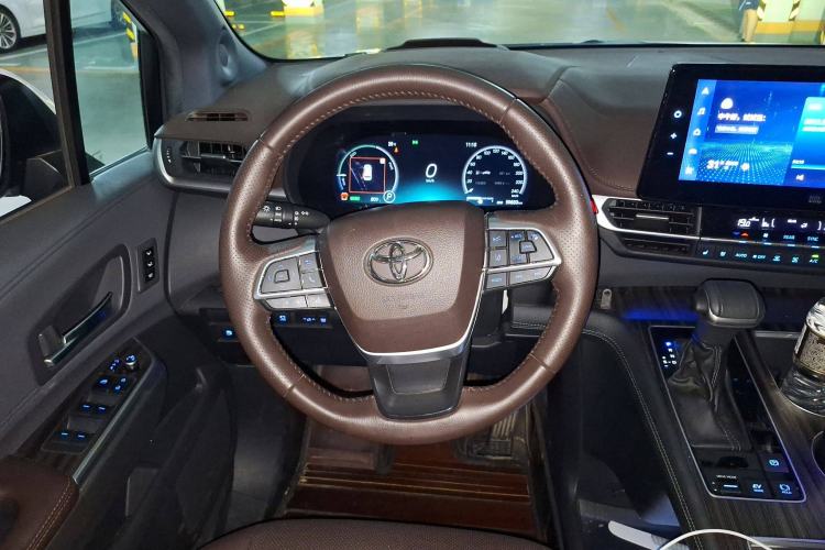 Used Toyota SIENNA 2021 2.5L Hybrid Platinum Edition Steering Wheel