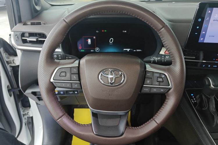 Used Toyota SIENNA 2021 2.5L Hybrid Platinum Edition Steering Wheel