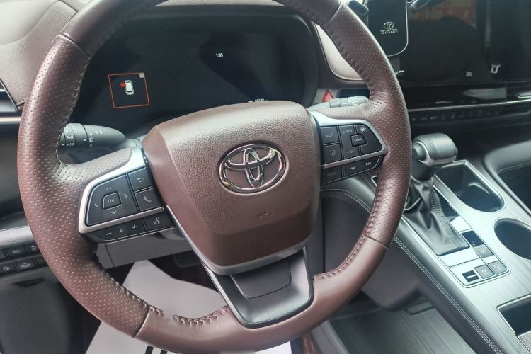 Used Toyota SIENNA 2021 2.5L Hybrid Platinum Edition Steering Wheel