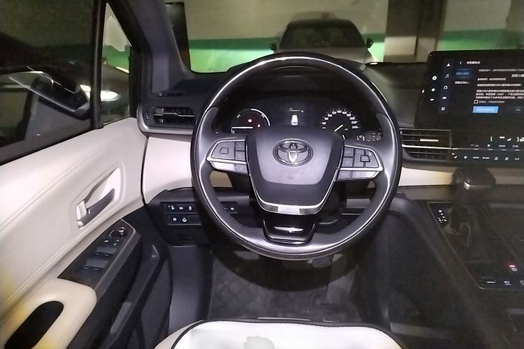 Used Toyota SIENNA 2021 2.5L Hybrid Premium Edition Steering Wheel