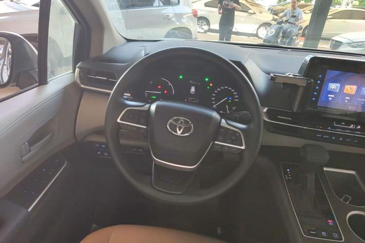 Used Toyota SIENNA 2021 2.5L Hybrid Comfort Edition Steering Wheel