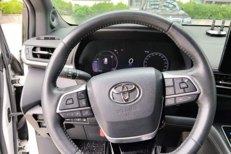 Used Toyota SIENNA 2021 2.5L Hybrid Platinum Edition Steering Wheel