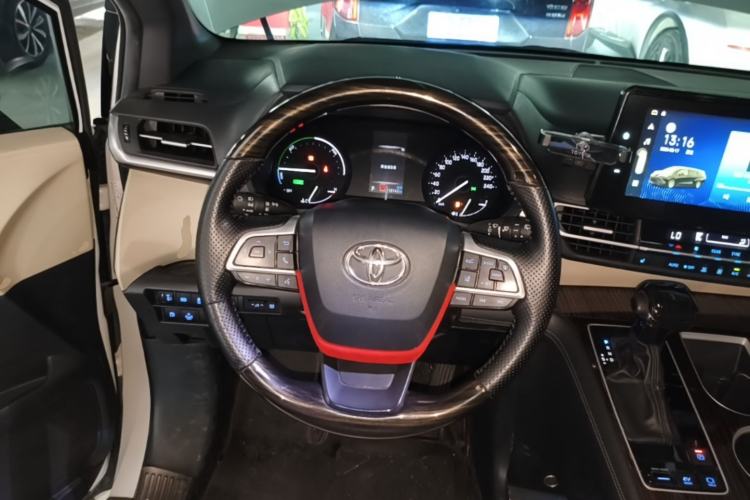 Used Toyota SIENNA 2021 2.5L Hybrid Luxury Edition Steering Wheel