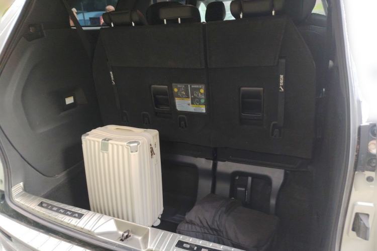 Used Toyota SIENNA 2021 2.5L Hybrid Premium Edition Trunk