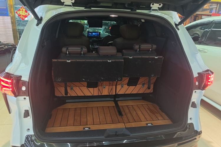 Used Toyota SIENNA 2021 2.5L Hybrid Platinum Edition Trunk