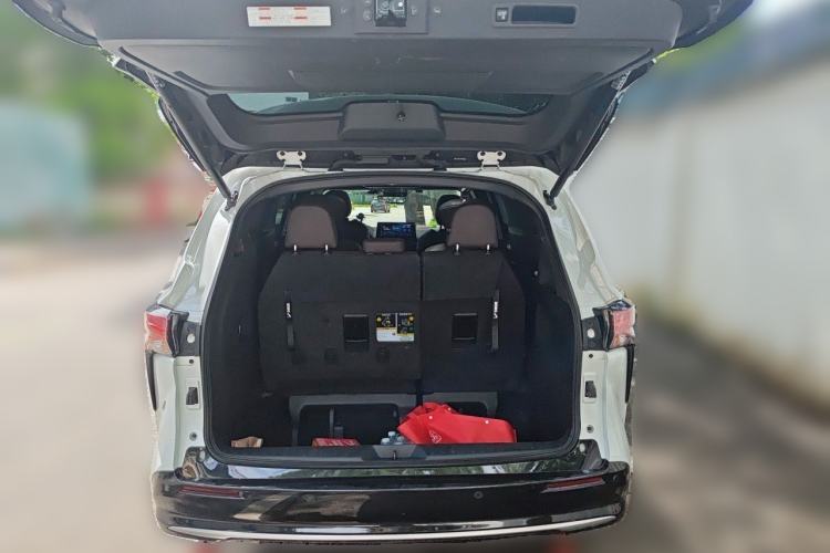 Used Toyota SIENNA 2021 2.5L Hybrid Platinum Edition Trunk