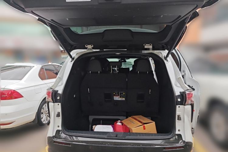 Used Toyota SIENNA 2021 2.5L Hybrid Premium Edition Trunk